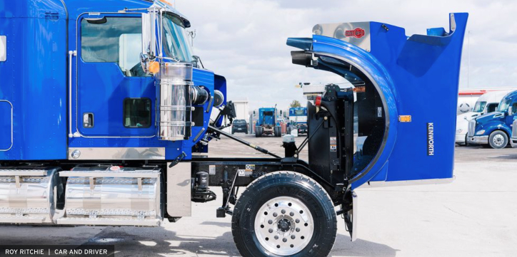 this is a picture of mobile diesel mechanic in Virginia